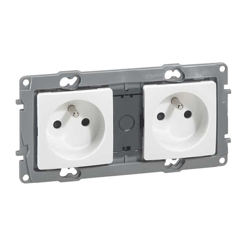 Legrand - Niloé Stopcontact 2x2P+A vrbekabeld 16A steekkl. wit schroefbev. - 664745